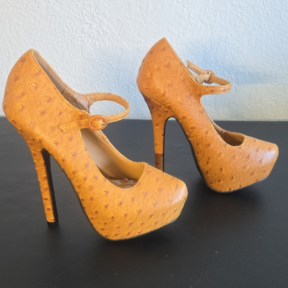 Dollhouse Tan Textured Heels - Picture 6 of 9